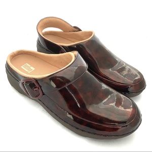 NEW Fitflop Superlight Patent Clogs Size 9